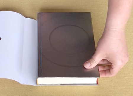 Pressing the cover down onto the magnets
